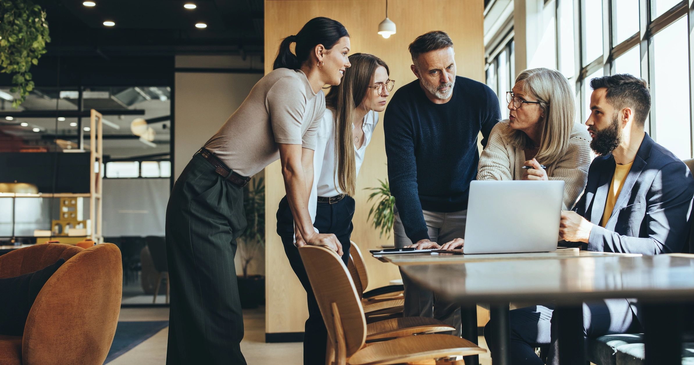 risk management consulting team modern office