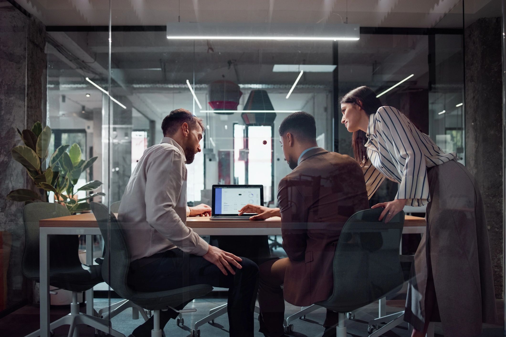 risk management consulting team modern office